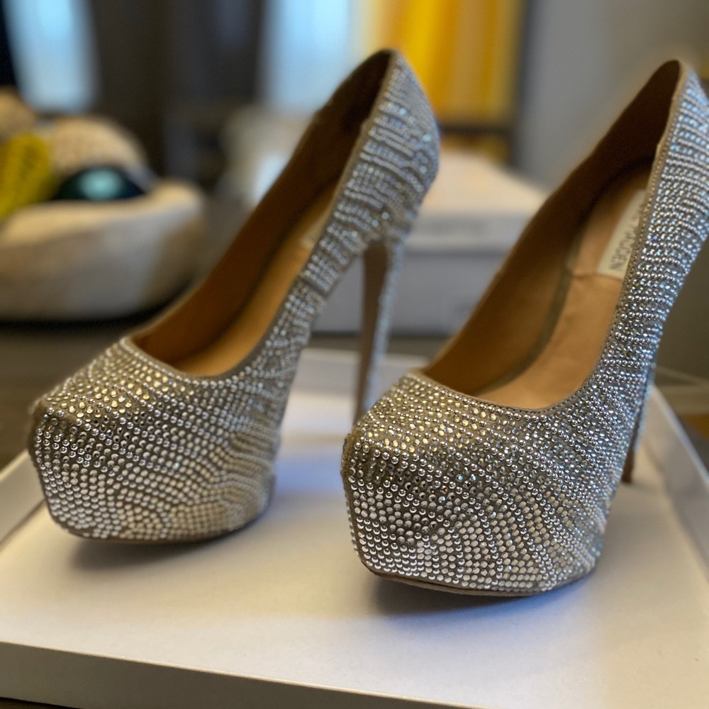 Steve Madden pumps
